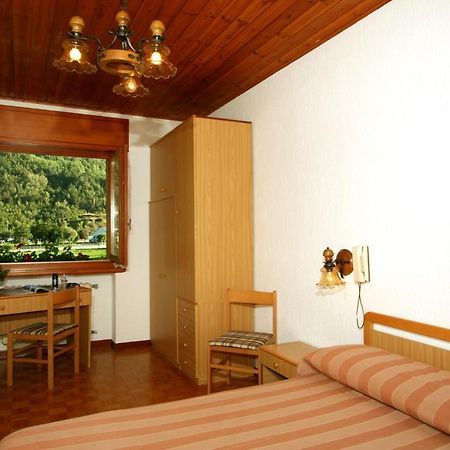 Hotel Edelweiss ヴィルヌーヴ 部屋 写真
